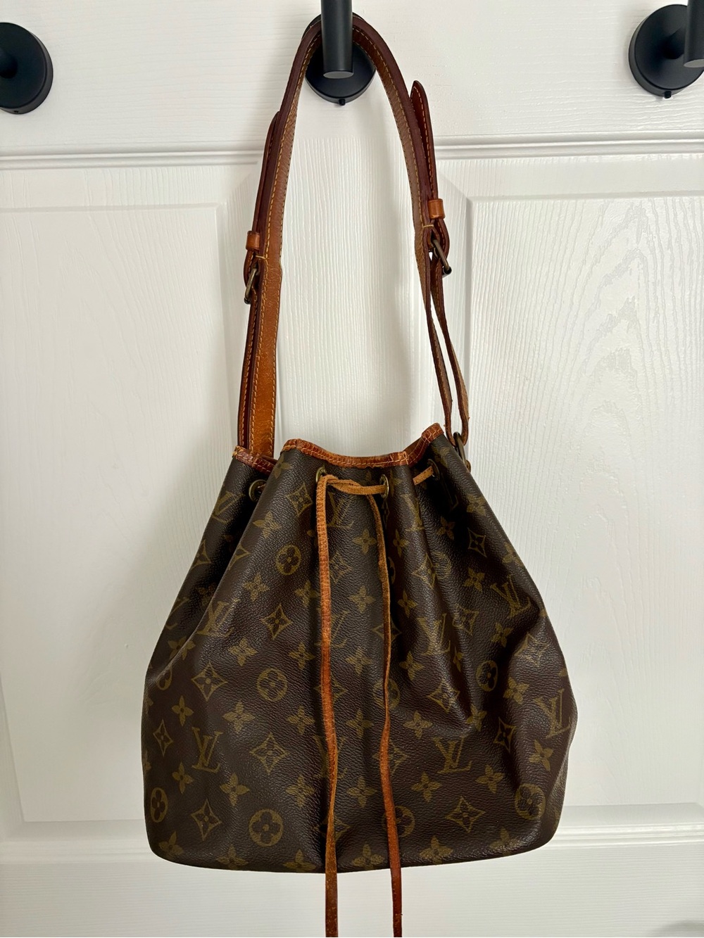 Authentic Louis Vuitton Monogram Canvas Drawstring Shoulder Bag in Brown